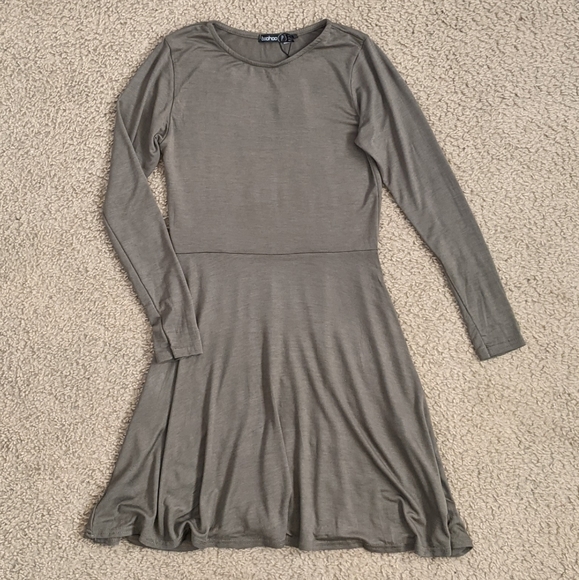 Donating Soon!! Boohoo Petite Harriet Basic LS Skater Dress - Picture 2 of 12
